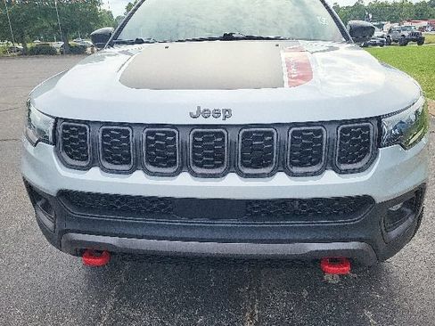 Used 2025 Jeep Compass Trailhawk AWD/4WD image 7