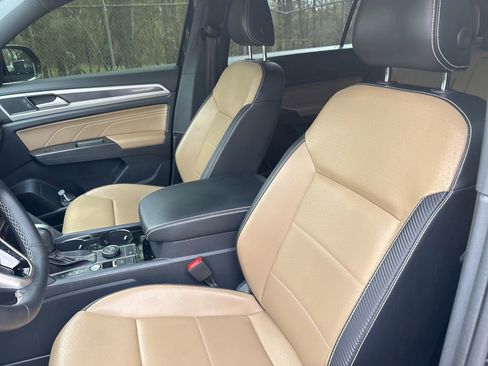 Used 2022 Volkswagen Atlas Cross Sport SEL image 14