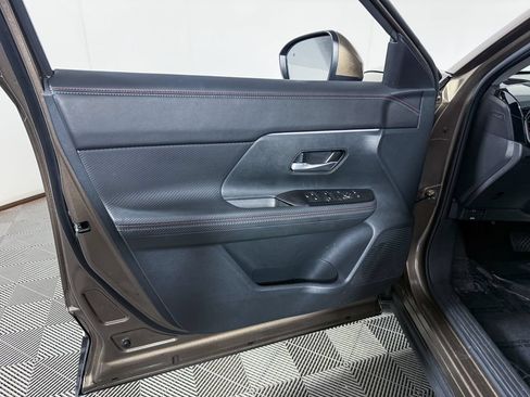 Certified 2025 Nissan Kicks SR AWD/4WD image 42