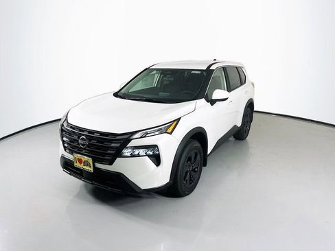 Used 2026 Nissan Rogue SV FWD image 3