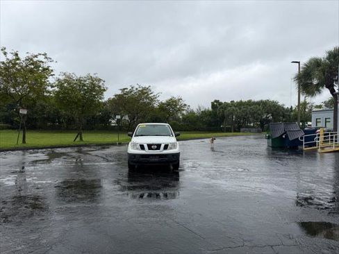Used 2018 Nissan Frontier S RWD image 8