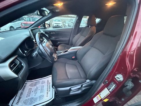 Used 2019 Toyota C-HR XLE FWD image 9