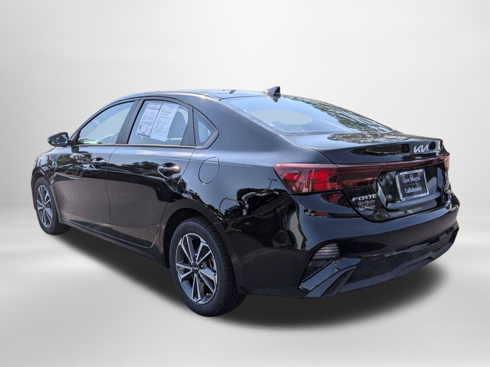 Used 2023 Kia Forte LXS w/ LXS Technology Package FWD image 6