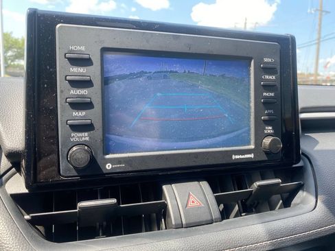 Used 2021 Toyota RAV4 LE FWD image 21