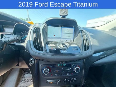 Used 2019 Ford Escape Titanium AWD/4WD image 17