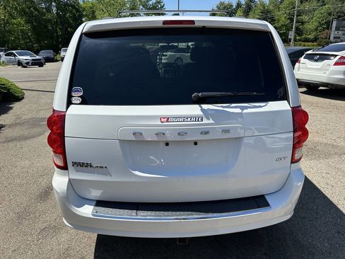 Used 2014 Dodge Grand Caravan SXT w/ UConnect Hands-Free Group FWD image 5