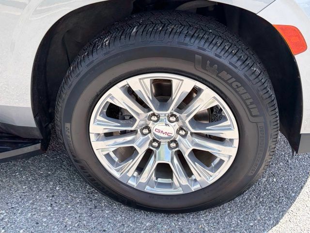 Used 2023 GMC Yukon XL Denali AWD/4WD image 9