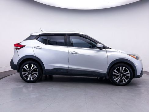 Used 2018 Nissan Kicks SV FWD image 29