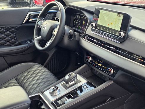 Used 2024 Mitsubishi Outlander SEL image 40