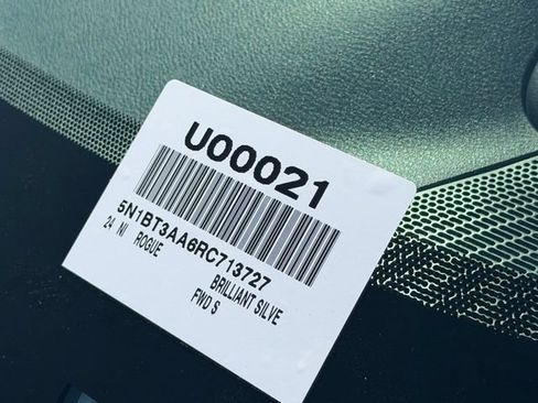 Used 2024 Nissan Rogue S FWD image 29