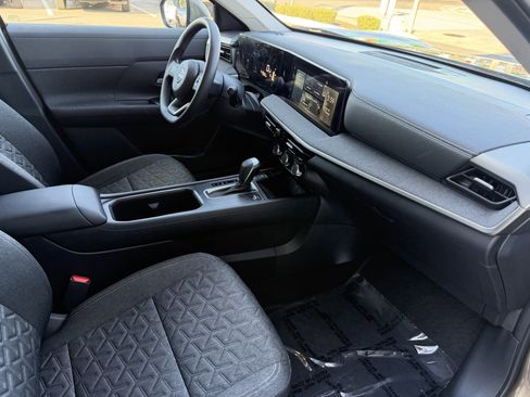 Certified 2025 Nissan Kicks SV image 22