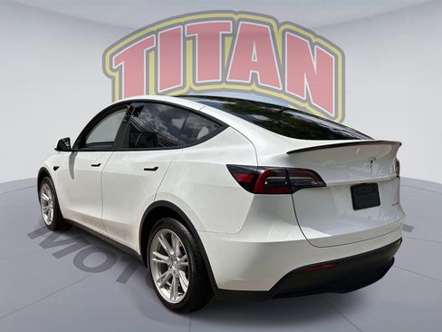 Used 2024 Tesla Model Y Long Range AWD/4WD image 4