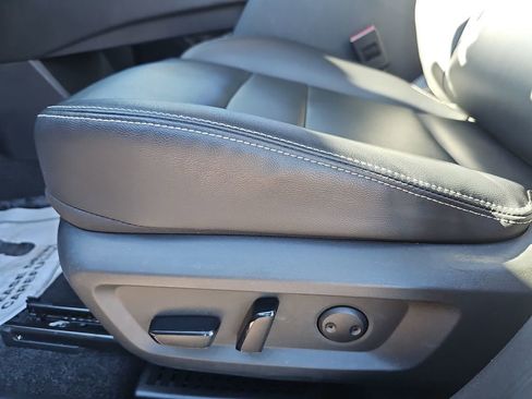 Used 2023 Nissan Rogue SL w/ SL Premium Package image 33