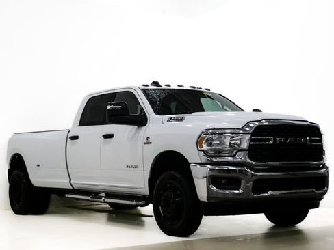 Used 2024 RAM 3500 Big Horn AWD/4WD image 1