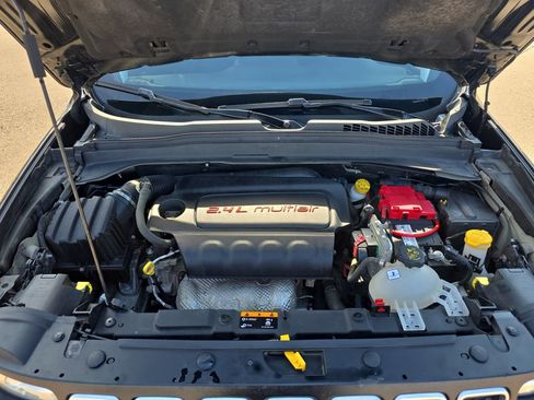 Used 2020 Jeep Renegade Latitude w/ Cold Weather Group image 32