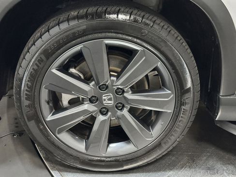 Used 2023 Honda Pilot Sport image 18