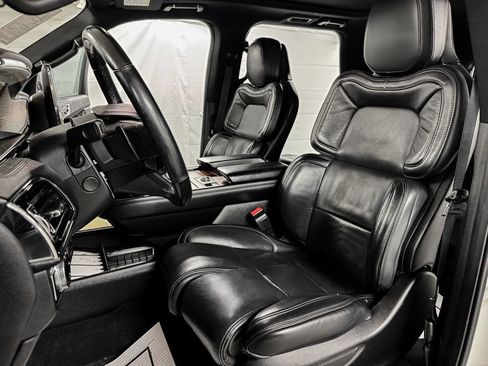 Used 2019 Lincoln Navigator Reserve AWD/4WD image 7