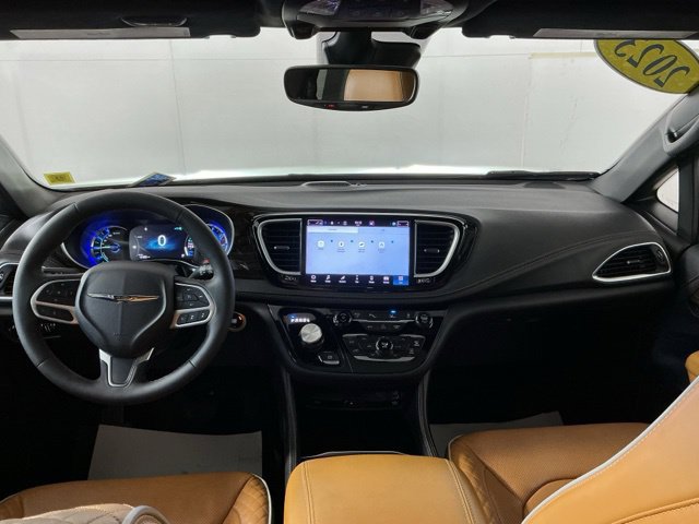 Used 2023 Chrysler Pacifica Pinnacle FWD image 20