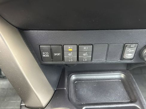 Used 2013 Toyota RAV4 Limited image 22