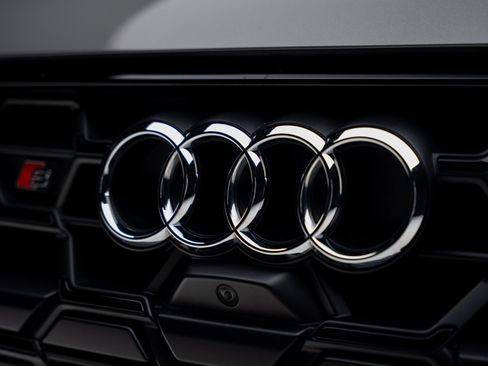 Used 2024 Audi S6 Premium Plus w/ Premium Plus Package image 13