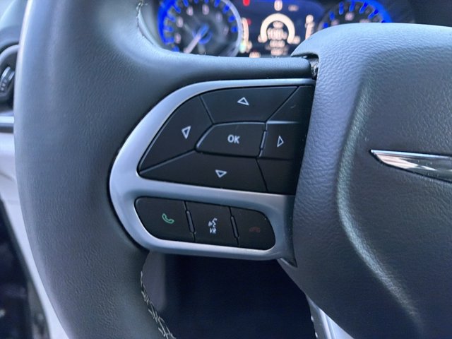 Used 2024 Chrysler Pacifica Touring-L FWD image 18