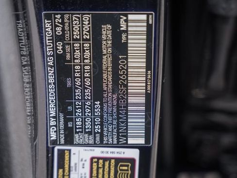 Used 2025 Mercedes-Benz GLC 300 4MATIC image 38