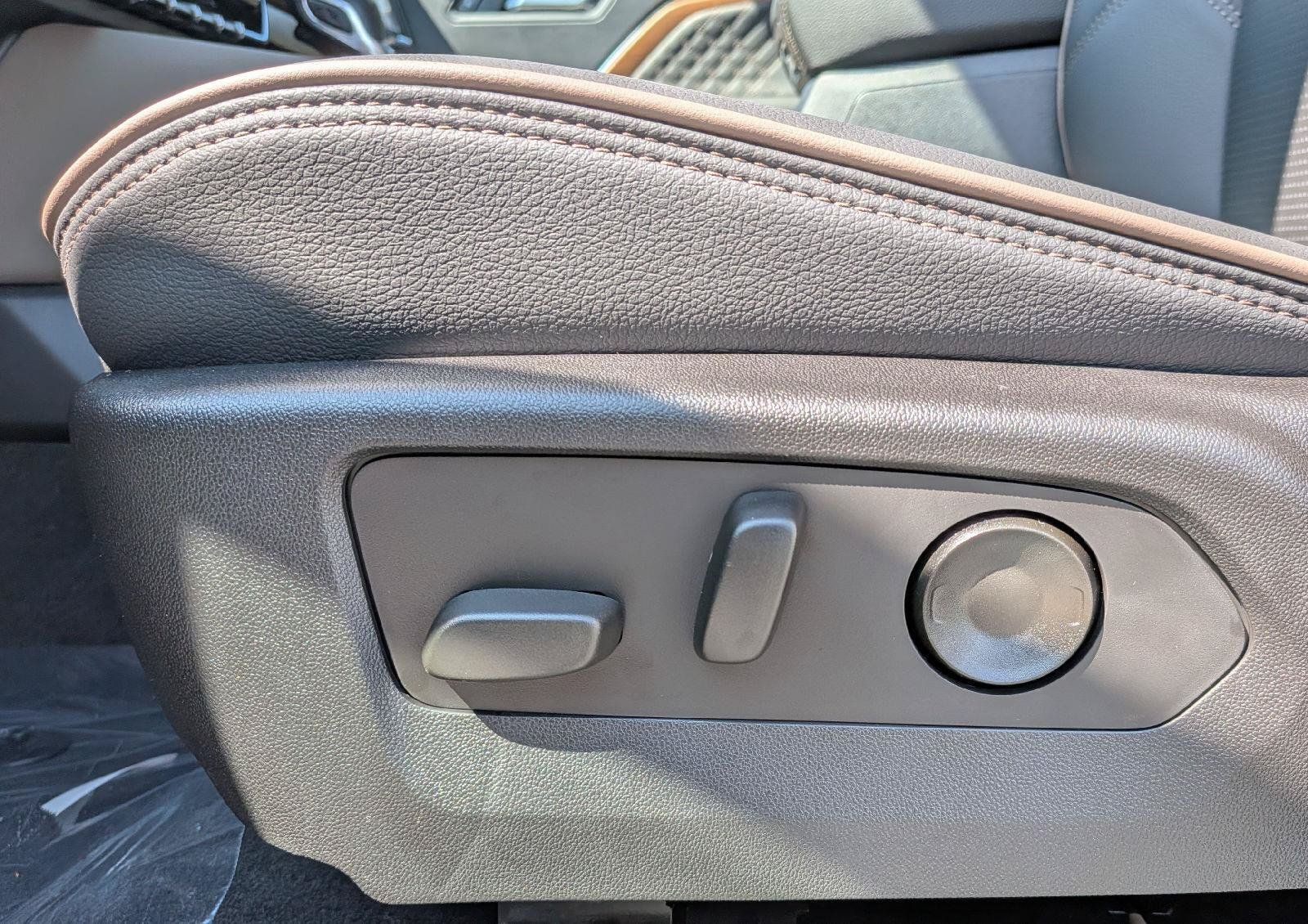 New 2026 GMC Canyon Denali AWD/4WD image 14