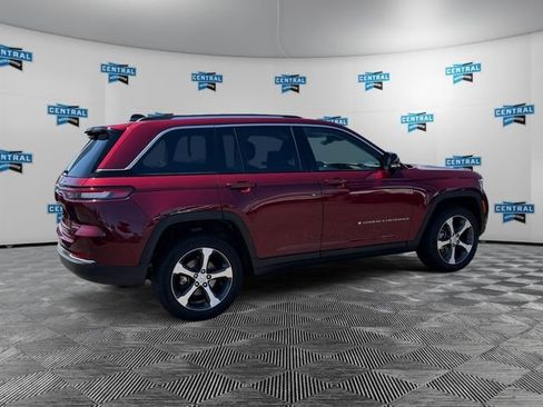 Certified 2023 Jeep Grand Cherokee Limited w/ Luxury Tech Group II AWD/4WD image 6