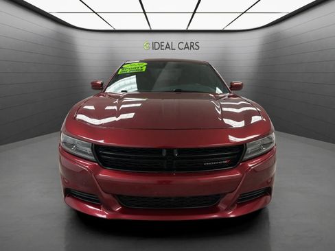 Used 2020 Dodge Charger SXT RWD image 2