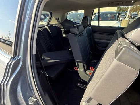 Used 2023 Volkswagen Atlas SE w/ Panoramic Sunroof Package image 17