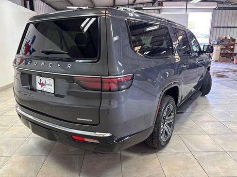 Used 2024 Jeep Wagoneer L Series II RWD image 7