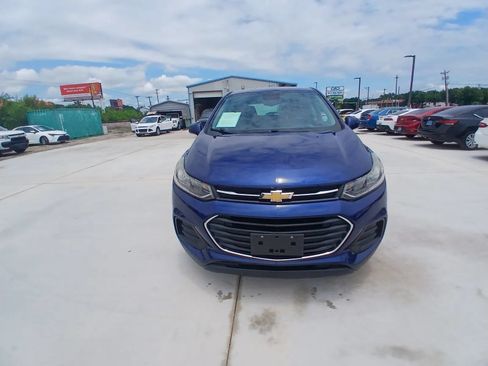Used 2017 Chevrolet Trax LS FWD image 2