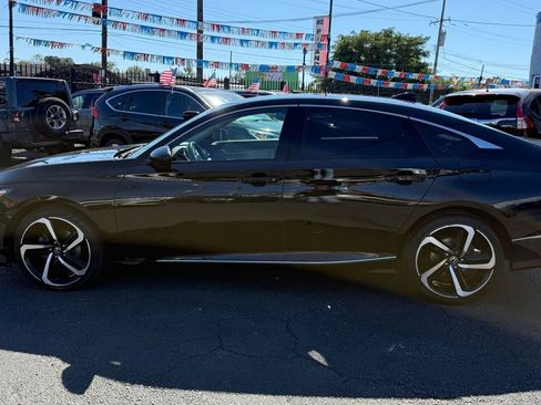 Used 2018 Honda Accord EX image 2