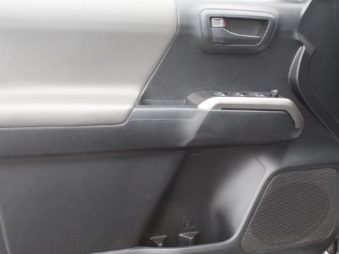 Used 2021 Toyota Tacoma SR5 RWD image 11