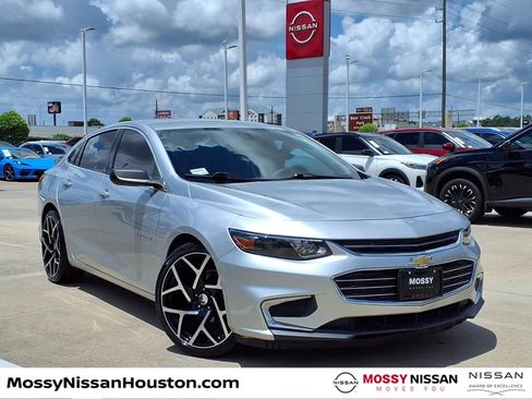 Used 2018 Chevrolet Malibu LS w/ LPO, Convenience Package 2 FWD image 1