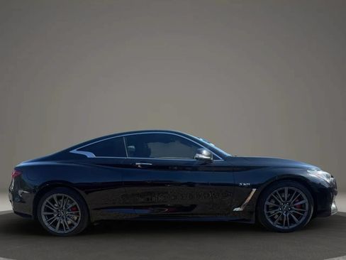 Used 2017 INFINITI Q60 Red Sport 400 AWD/4WD image 4