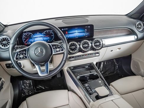 Certified 2023 Mercedes-Benz EQB 300 4MATIC w/ Exclusive Package image 18