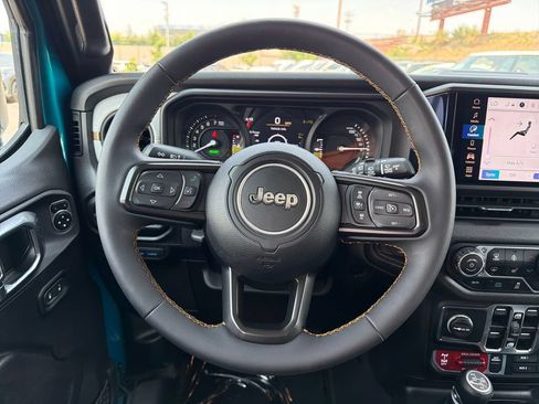 Used 2024 Jeep Wrangler Unlimited AWD/4WD image 15