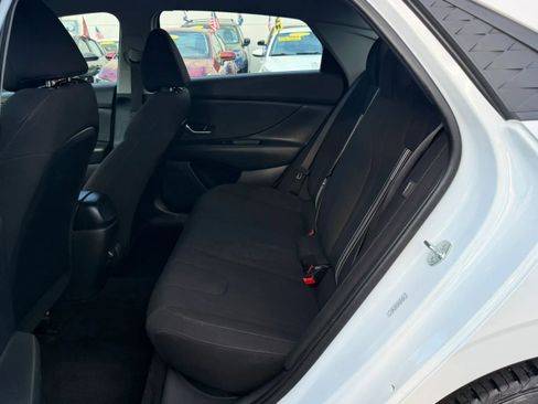 Used 2024 Hyundai Elantra SEL FWD image 13