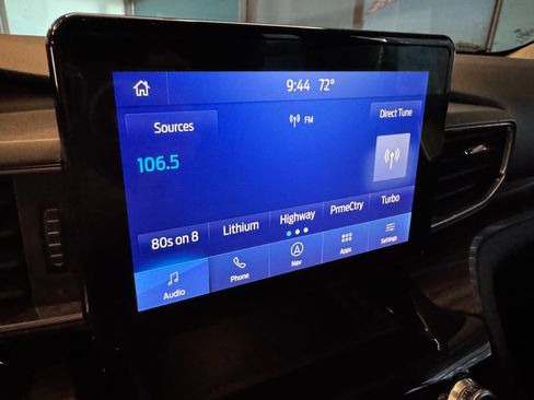 Used 2022 Ford Explorer Limited w/ Equipment Group 301A AWD/4WD image 14
