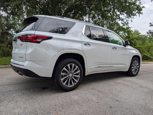 Used 2023 Chevrolet Traverse Premier FWD image 9