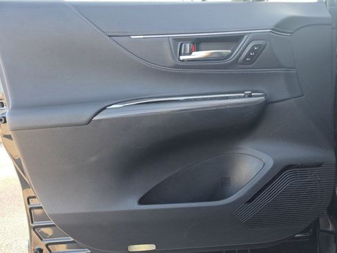 Used 2023 Toyota Venza Limited image 33