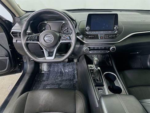 Used 2022 Nissan Altima 2.5 SV w/ SV Premium Package image 16