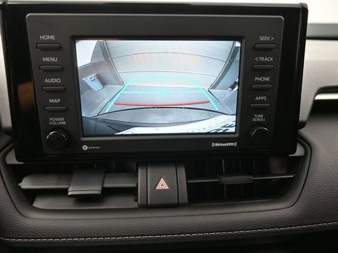 Used 2022 Toyota RAV4 LE FWD image 9