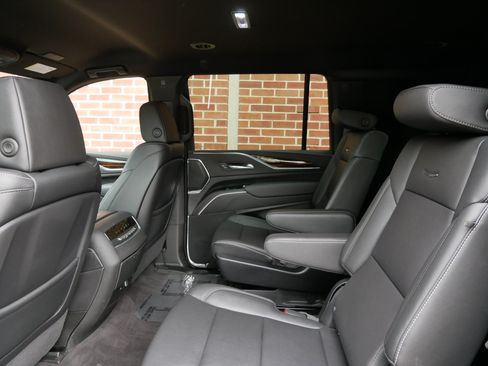 Certified 2024 Cadillac Escalade ESV Luxury AWD/4WD image 10