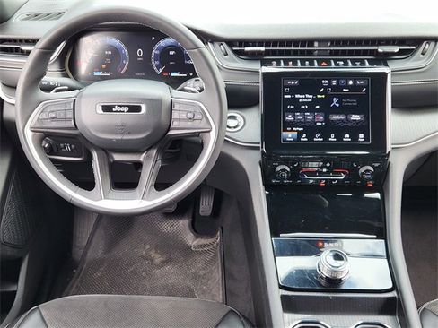 Used 2024 Jeep Grand Cherokee L Laredo image 24