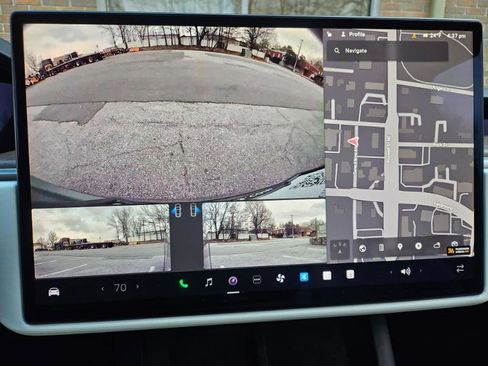 Used 2022 Tesla Model X image 40