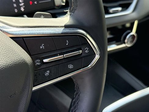 Used 2025 Chevrolet Equinox LT FWD image 33