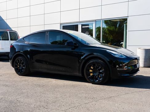 Used 2022 Tesla Model Y Long Range AWD/4WD image 24