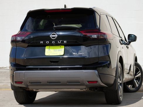 Used 2024 Nissan Rogue SL AWD/4WD image 4